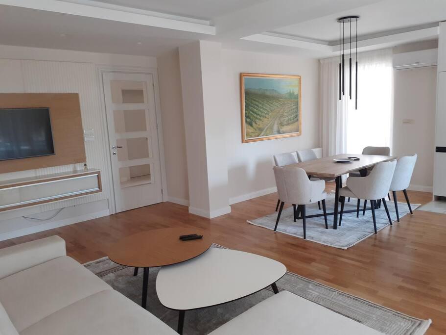 Brand New Lux Apartment Üsküp Dış mekan fotoğraf